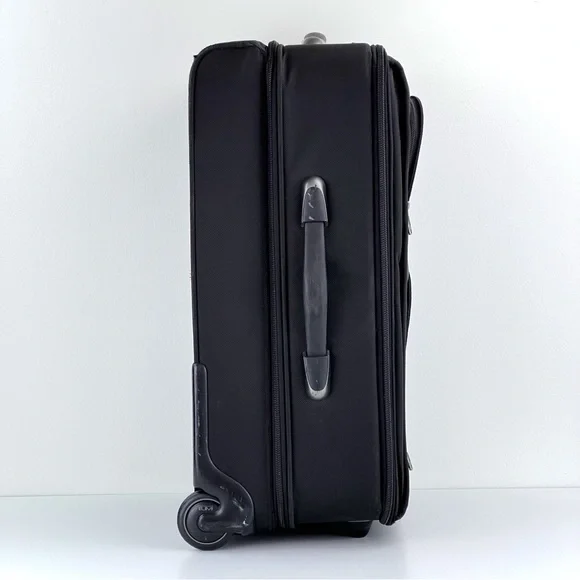TUMI BLK UPRIGHT ROLLING EXPANDABLE +GARMENT SLEEVE #22034D4-CARRYON - Picture 6 of 16